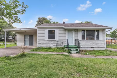 2068 E Young St, Tulsa, OK 74110 photo 1