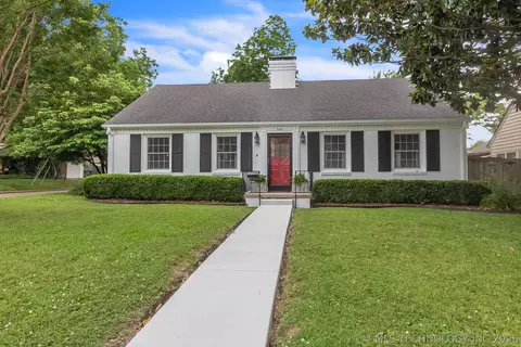 2446 E 17th Pl, Tulsa, OK 74104 photo 1