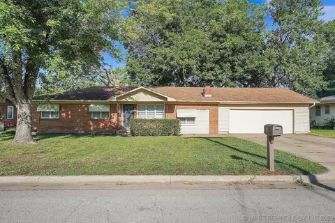 1208 Veyda St, Pryor, OK 74361