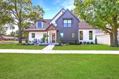 421 Elgin St, Broken Arrow, OK 74012 photo 1