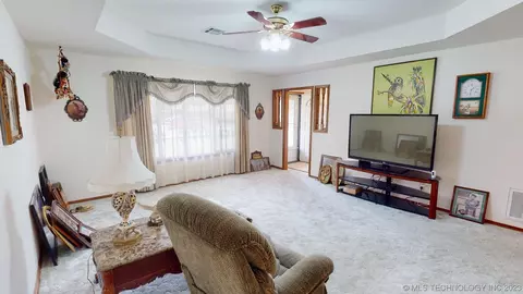 1301 E 13th St, Okmulgee, OK 74447 photo 6