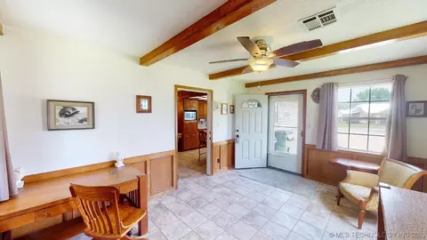 1301 E 13th St, Okmulgee, OK 74447 photo 9
