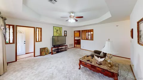 1301 E 13th St, Okmulgee, OK 74447 photo 4