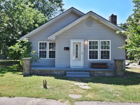 116 S 3rd St, Stilwell, OK 74960