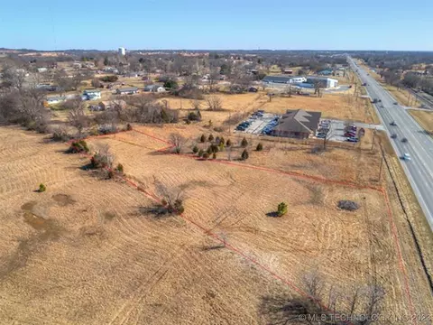1 S State Hwy 51, Coweta, OK 74429