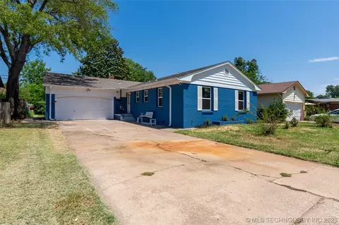 1535 E 60th Pl, Tulsa, OK 74105 photo 2