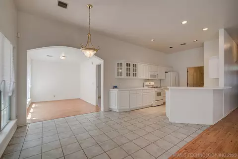 7920 E 27th Pl, Tulsa, OK 74129 photo 13