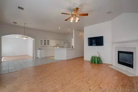 7920 E 27th Pl, Tulsa, OK 74129 photo 11