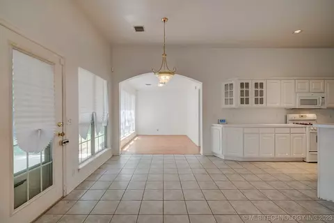 7920 E 27th Pl, Tulsa, OK 74129 photo 14