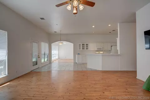 7920 E 27th Pl, Tulsa, OK 74129 photo 10
