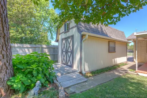 6850 E 55th St, Tulsa, OK 74145 photo 5