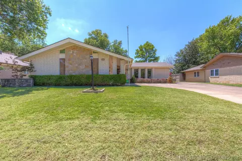 6850 E 55th St, Tulsa, OK 74145 photo 1