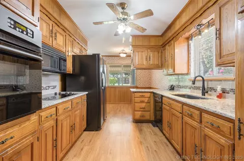 6850 E 55th St, Tulsa, OK 74145 photo 8