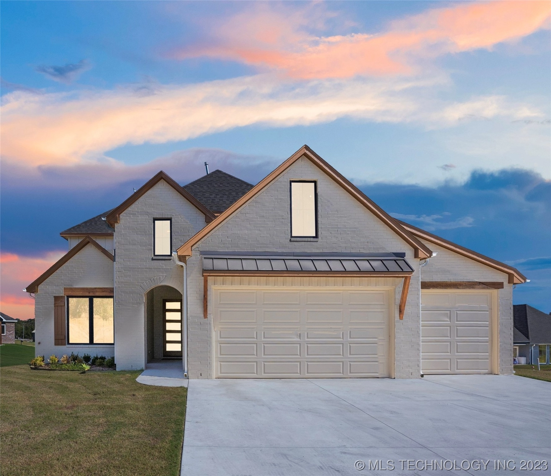 3207 E Ridge Line Rd  