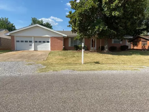 905 W Osage Rd, Marlow, OK 73055