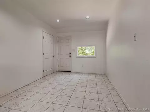 6327 E 5th Pl, Tulsa, OK 74112 photo 9