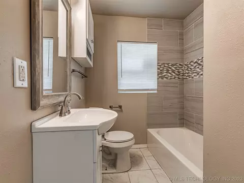 6327 E 5th Pl, Tulsa, OK 74112 photo 11