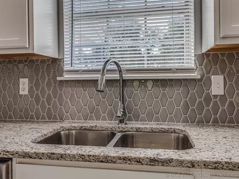 6327 E 5th Pl, Tulsa, OK 74112 photo 8