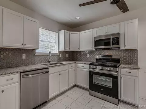 6327 E 5th Pl, Tulsa, OK 74112 photo 6