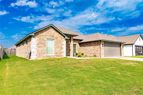 27421 E 109th Pl S, Coweta, OK 74429
