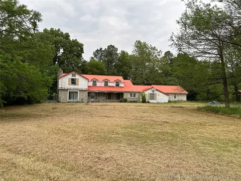 1904 W Broadway St, Okemah, OK 74859