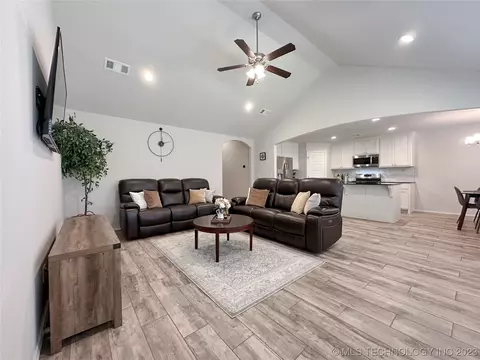 1920 E Union St, Broken Arrow, OK 74011 photo 7
