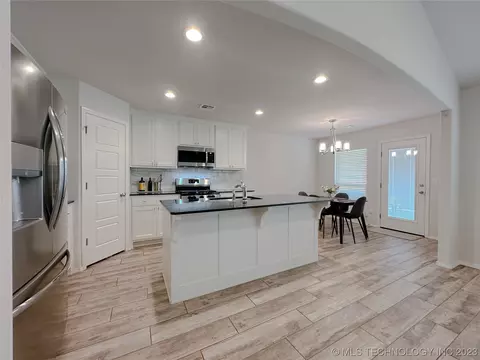 1920 E Union St, Broken Arrow, OK 74011 photo 11