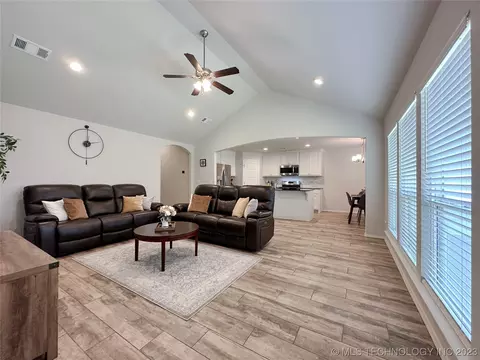 1920 E Union St, Broken Arrow, OK 74011 photo 8