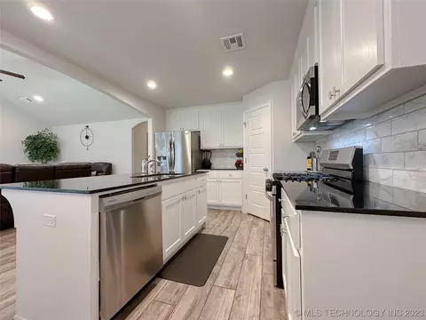1920 E Union St, Broken Arrow, OK 74011 photo 16