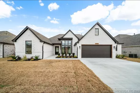 28010 E 107th St S, Coweta, OK 74429
