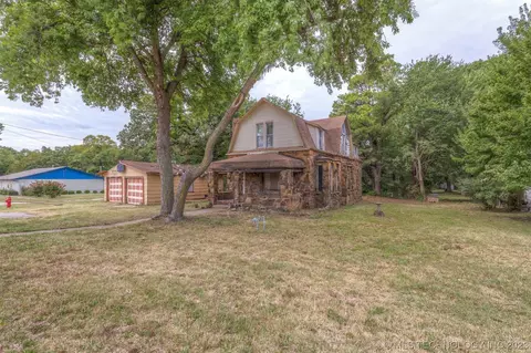 522 S Broadway St, Coweta, OK 74429