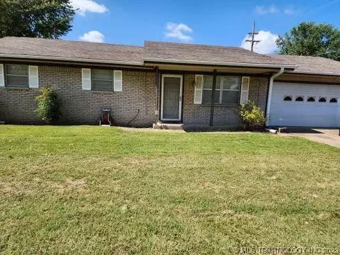 900 Thurman St, Pryor, OK 74361