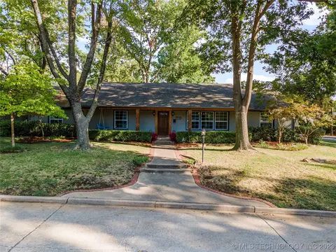 2835 E 48th St, Tulsa, OK 74105 photo 2