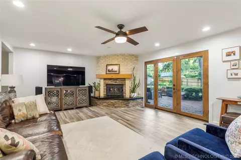 2835 E 48th St, Tulsa, OK 74105 photo 10