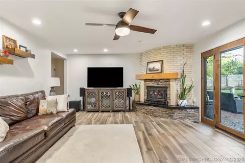 2835 E 48th St, Tulsa, OK 74105 photo 12