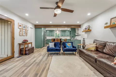 2835 E 48th St, Tulsa, OK 74105 photo 9