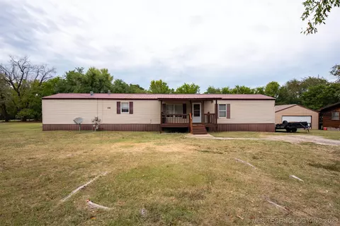 719 W Young, Stilwell, OK 74960