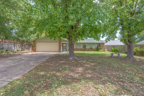 14047 S 284th East Ave, Coweta, OK 74429