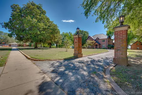 931 E 17th St, Ada, OK 74820 photo 2