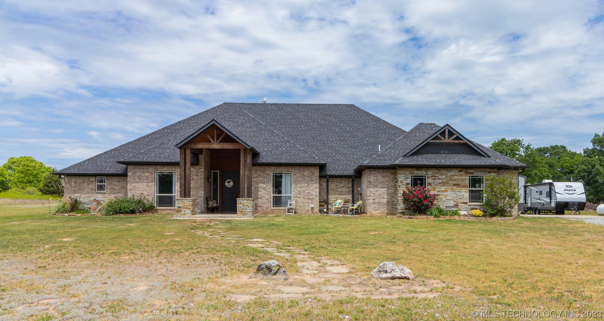 492 Crestview Ln