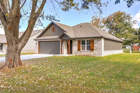 223 S Indianola St, Pryor, OK 74361