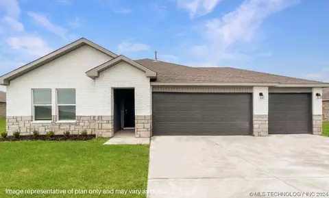50 Stonegate Dr, Pryor, OK 74361