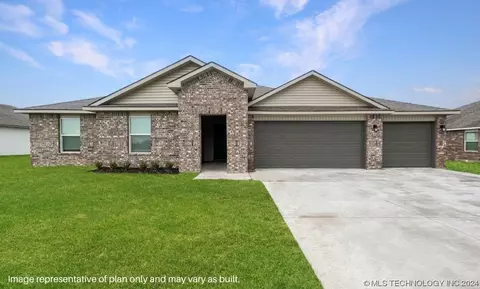60 Stonegate Dr, Pryor, OK 74361