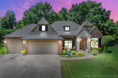 5 Woodcreek Ln, Pryor, OK 74361