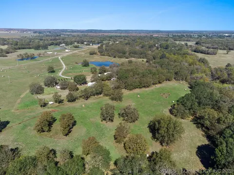 8404 Conifer Rd, Henryetta, OK 74437 photo 37