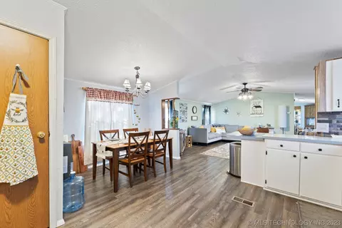 8404 Conifer Rd, Henryetta, OK 74437 photo 10
