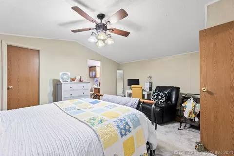 8404 Conifer Rd, Henryetta, OK 74437 photo 12