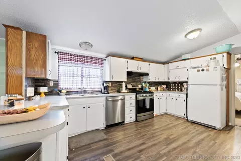 8404 Conifer Rd, Henryetta, OK 74437 photo 8