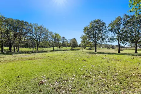 8404 Conifer Rd, Henryetta, OK 74437 photo 25