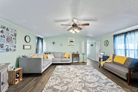 8404 Conifer Rd, Henryetta, OK 74437 photo 3